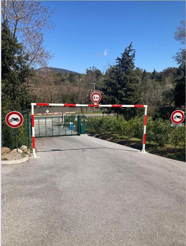 Les Restanques Vue Mer Roses 1070 Rez De Jardin Grimaud France